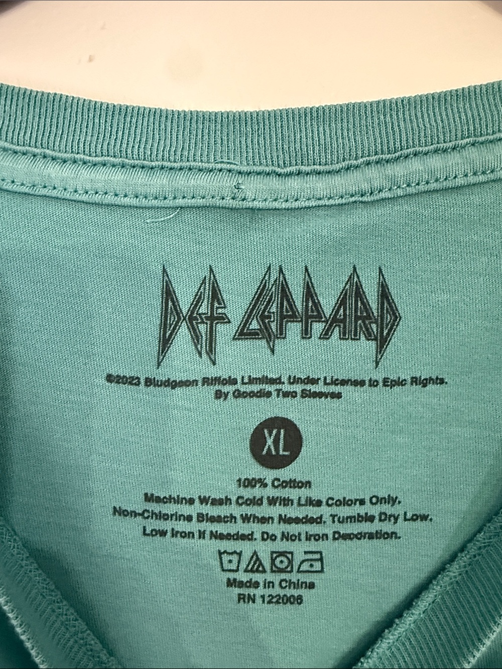 JUNIORS Deaf Leppard top size XL ** See description** - Picture 3 of 6